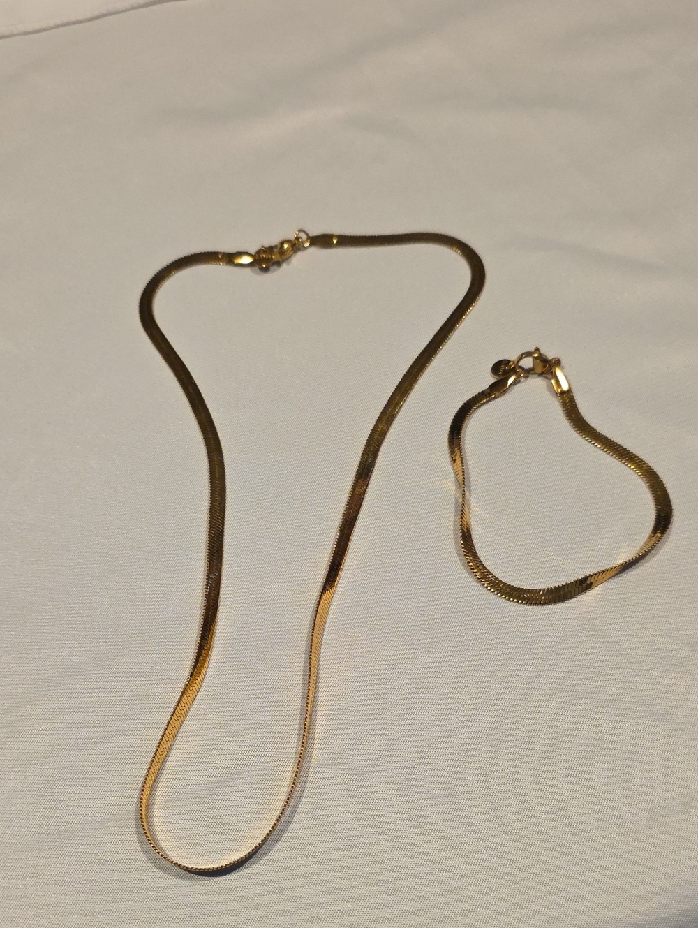 Source Unknown Gold-Tone Herringbone Necklace and Bracelet Set